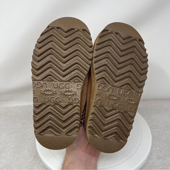 UGG Tasman II Slippers Chestnut Brown Kids Size 10 Slip On w/Box NEW 5252 - Picture 2 of 6